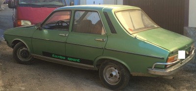 Siento no haberle hecho fotos por el otro lado, ahora ya no puedo porque esta aparcado junto a la pared, no me di cuenta.