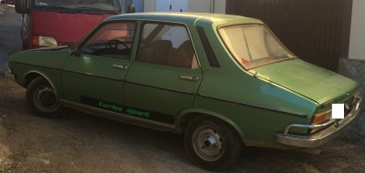 En la calle antes de arrancarlo.