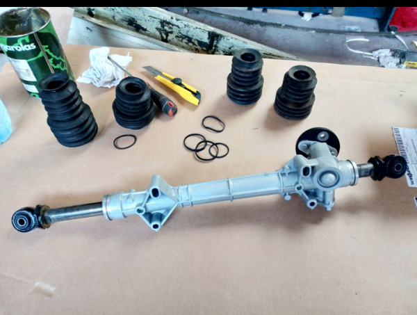 Screenshot_20200326-113752~2.png (643.31 KiB) Visto 3580 veces La cremallera se llevó también una mano de pintura y laca ya que con el chorreado se quedó bastante picada