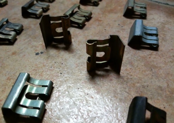 Screenshot_20200428-231044~2.png (552.23 KiB) Visto 5774 veces Grapas moldura capo cogidas con tornillos finos