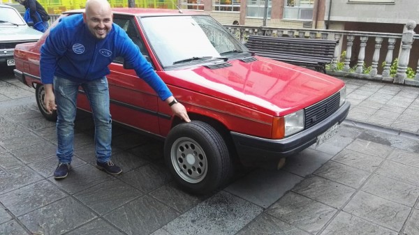 Intentamos sin éxito darle un poco de estilo erredocero al errenueve del señor Marqués de Leguineche, pero nos sobraba un tornillo... y al coche otro. Jejeje