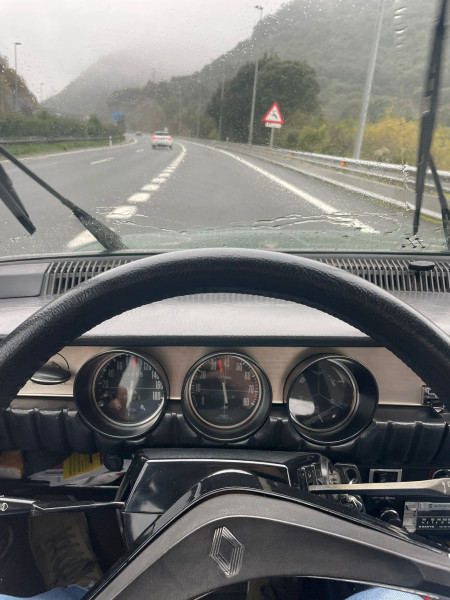 IMG-20241206-WA0025.jpg (393.85 KiB) Visto 5010 veces Desde Bilbao con un poco de lluvia en su R12 S verde