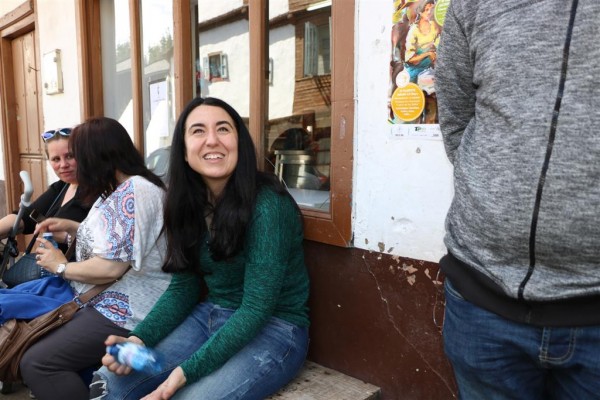 IMG_0259 (Large).JPG (129.04 KiB) Visto 3921 veces Montse hechandose unas risas, se vé que lo pasó mal, jejeje.