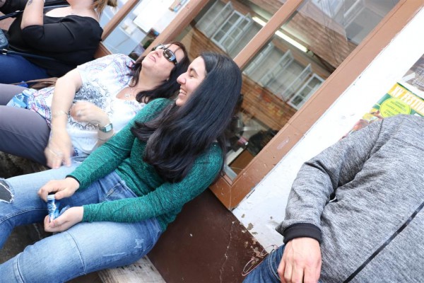 IMG_0267 (Large).JPG (141.94 KiB) Visto 3921 veces No sé de que iba el chiste, pero Montse y Mabel se descojonaban de la risa