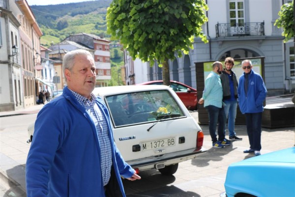 IMG_0203 (Large).JPG (117.44 KiB) Visto 3921 veces Pablo intentando reunir al rebaño como buen pastor que ha sido en Pola de Allande un año mas.