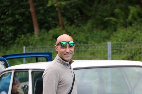 IMG_0302 (Large).JPG (72.38 KiB) Visto 3921 veces Rubén que volvió a Pola de Allande 3 años después de la concentración nacional copilotando su Ex R12S break