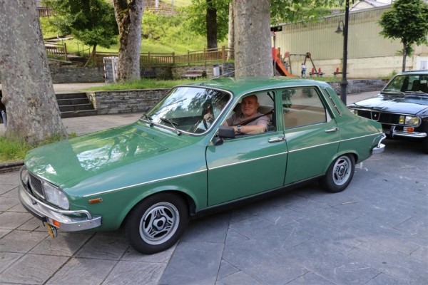 IMG_0215 (Large).JPG (141.99 KiB) Visto 3921 veces Santi e Isabel en su precioso y personalizado R12 TS