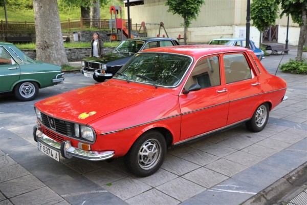 IMG_0211 (Large).JPG (136.18 KiB) Visto 3921 veces El inconfundible R12S de Jolo