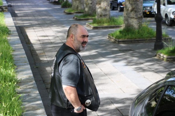 IMG_0227 (Large).JPG (113.28 KiB) Visto 3921 veces Motero sin moto, aunque en este caso la indisposición fué de la moto y no del piloto, pero José Manuel lució igualmente su chaleco motero.