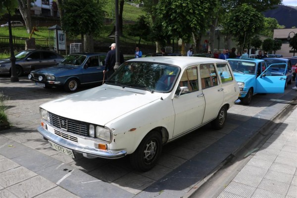 IMG_0199 (Large).JPG (134.4 KiB) Visto 3921 veces En exclusiva para los que no lo sepan, el R12 ex Ruben, que en esta ocasión lo condujo hasta Pola Angulo, es propiedad de Jolo y va a ser restaurado en breve. Que gran noticia para esta gran unidad que bien se merecía una segunda vida.