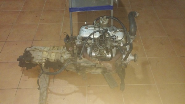 20170528_001307.jpg (2.93 MiB) Visto 8674 veces Aquí el motor caja con sus 38 años de suciedad acumulada.