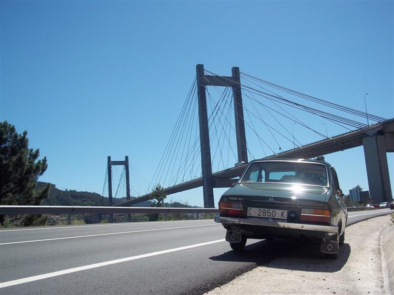 Esta fotillo es en el Puente de Rande en Vigo,casi 300 km (ida y vuelta) pa probar el cacharrillo despues de semejante reparacion.