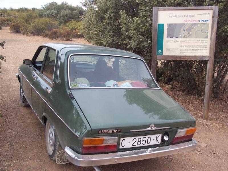 En Despeñaperros fuimos por pista de tierra hasta la cascada de la Cimbarra, que como no llevaba agua no había mucha cascada, pero las vistas muy chulas desde allí arriva