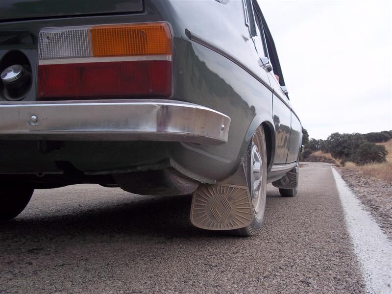 El coche cargado casi hasta los topes..