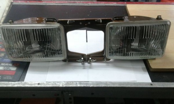 Faros R12 S con chapa lateral (lado izquierdo / derecho). Tipo de lámpara: H?