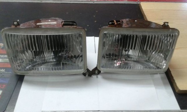 Faros R12 S sin chapa lateral (lado izquierdo / derecho). Tipo de lámpara: H?