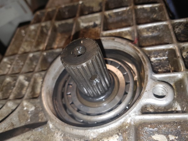 20180428_113457.jpg (4.2 MiB) Visto 4717 veces Buenas a todos,lo prometido es deuda asi que he puesto las dos toricas como podeis observar pero aun me pierde un pelin asi que como no me afecta en nada porqué es muy leve o es por la junta de las dos mitades de caja lo voy a dejar asi,de todas formas he colgado unas fotos por si veis algo que no esta bien.Saludos